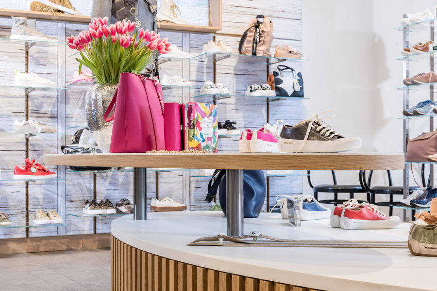 werdich-schuhhaus-filiale-schuhe-willkommen-stimmungquer