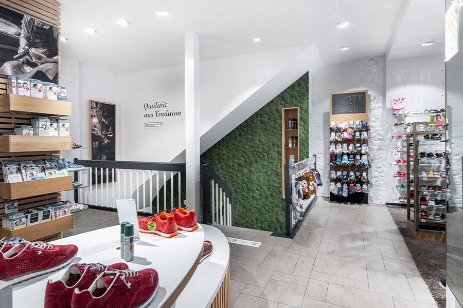 Werdich Schuhhaus Filiale Schuhe Auswahl Rot